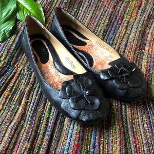 Born Black Leather Flat W/ Flower Detail Size 6.5